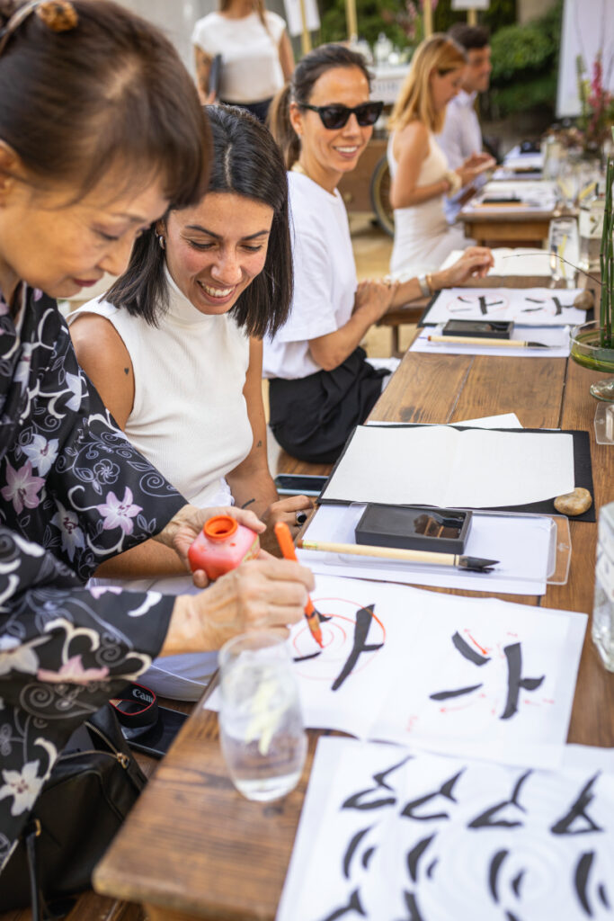 Caligrafía japonesa en los eventos organizados por Roku Gin.