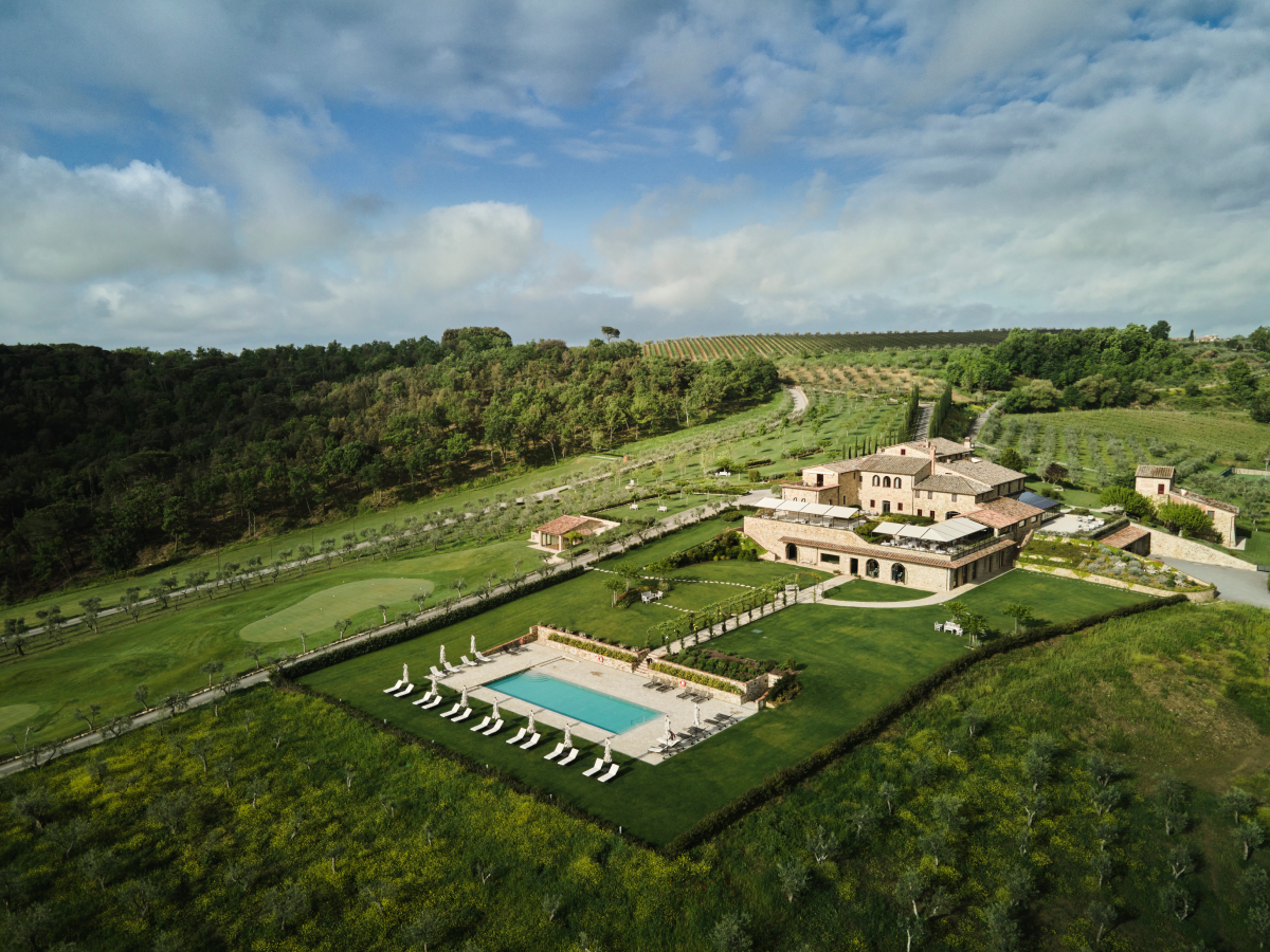 Hotel de cinco estrellas The Club House en el corazón del Chianti Classico, cerca del municipio italiano de Siena.