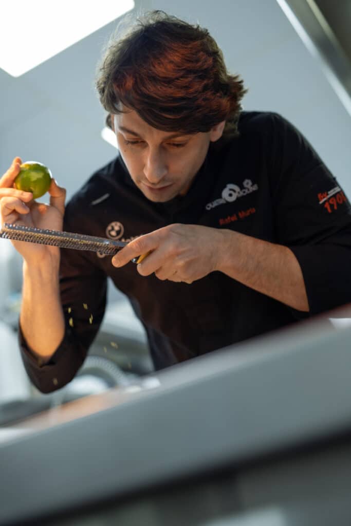 El chef Rafael Muria en los Aprés Beach de Sotogrande.