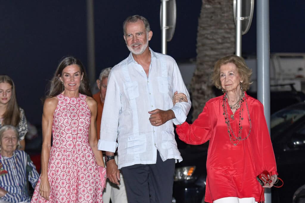 Rey Felipe VI con camisa guayabera en Mallorca