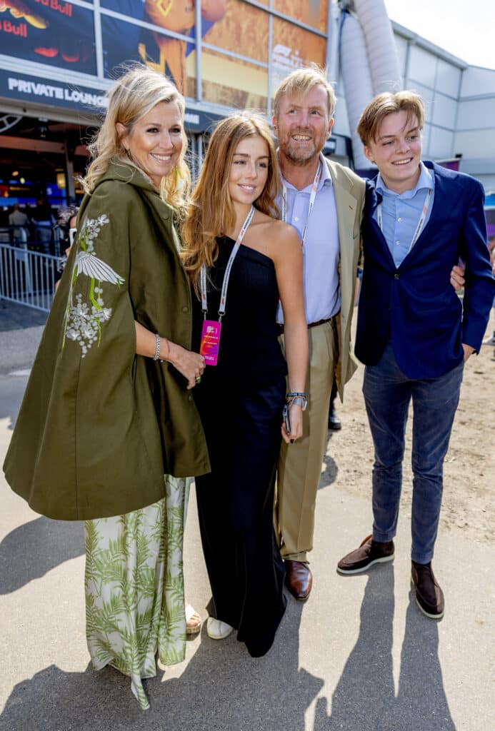 Nicolás Casimiro de Orange-Nassau junto a la familia real de los Países Bajos