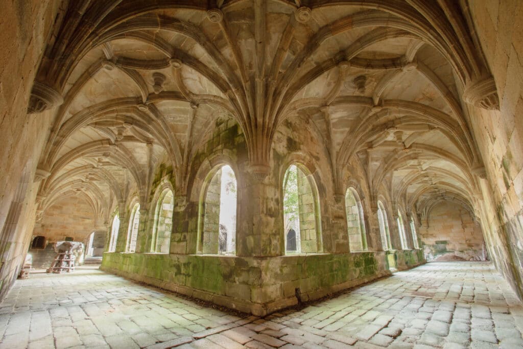 Interior del Real Mosteiro de Oia.