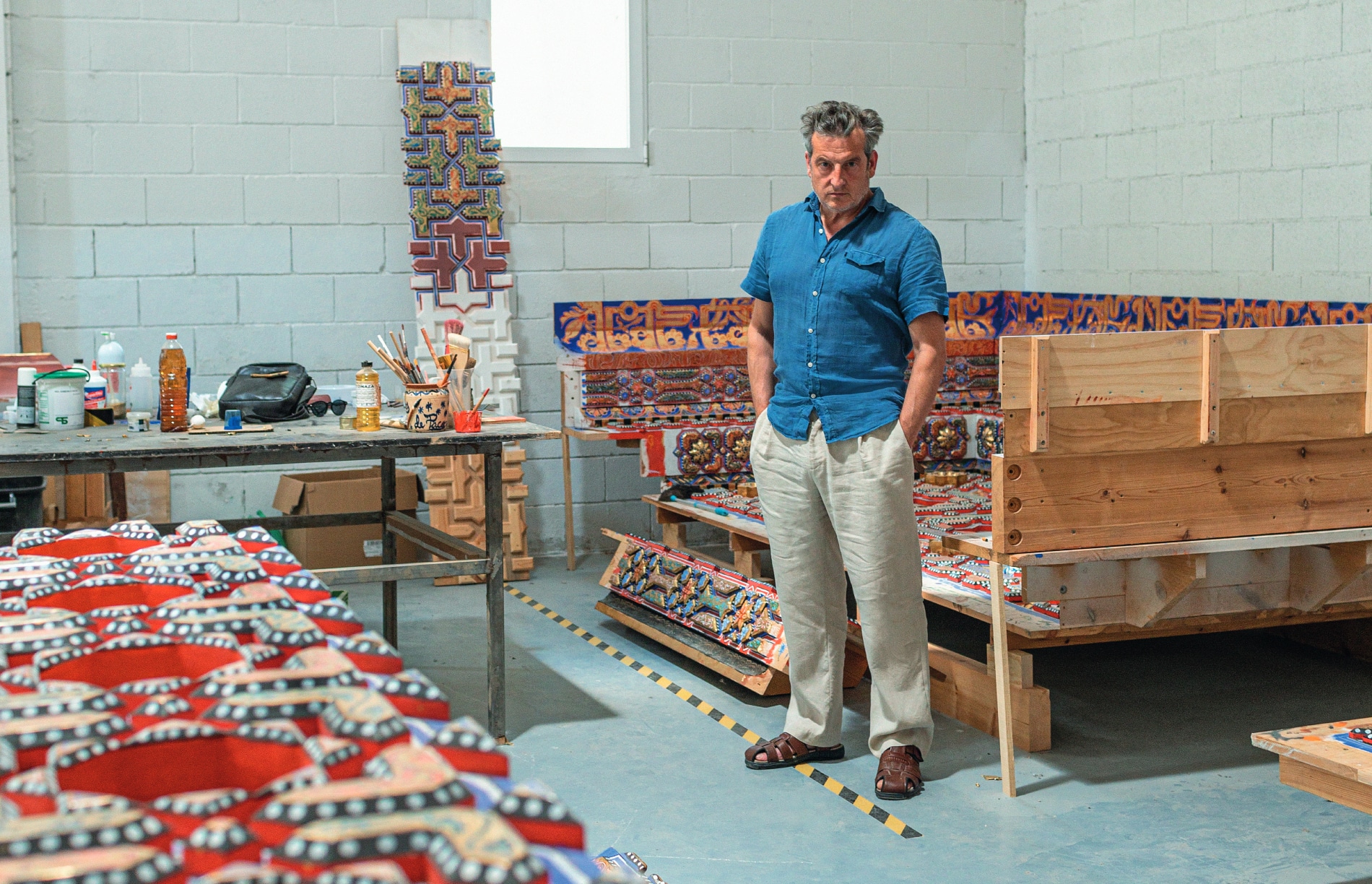 Paco Luis Martos, en su taller de Úbeda (Jaén).