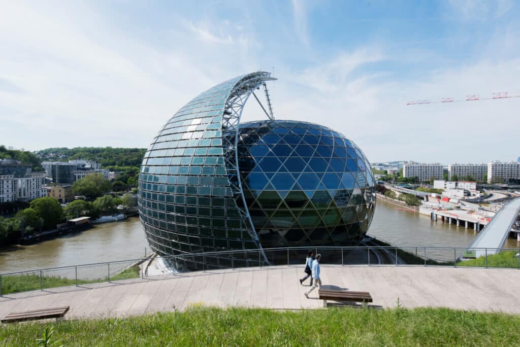 Auditorio obra del japonés Shigeru Ban y del francés Jean de Gastines, en la isla de Seguin.