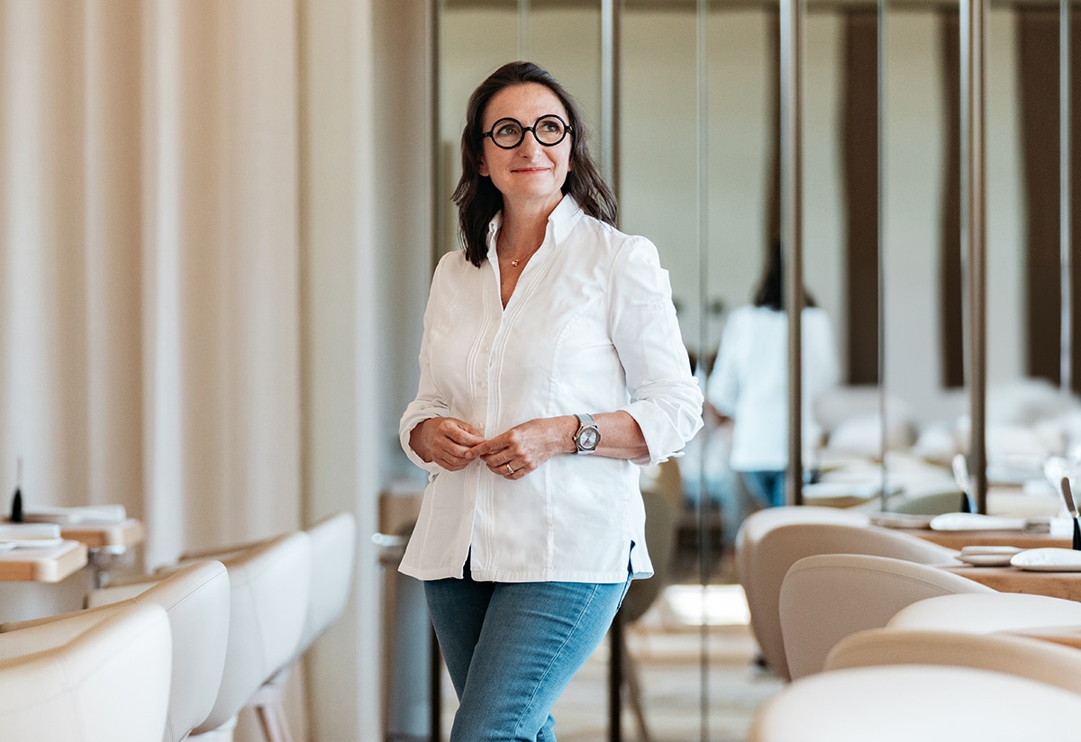 La chef ganadora de tres estrellas Michelin Anne-Sophie Pic reabre el restaurante PIC en en el Palacio de Beau-Rivage con la colaboración de la marca Hublot.