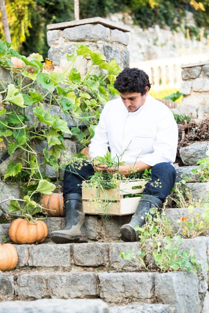 MAURO COLAGRECO PORTRAIT Garden Rosmarino Seating 4C V © Matteo Carassale