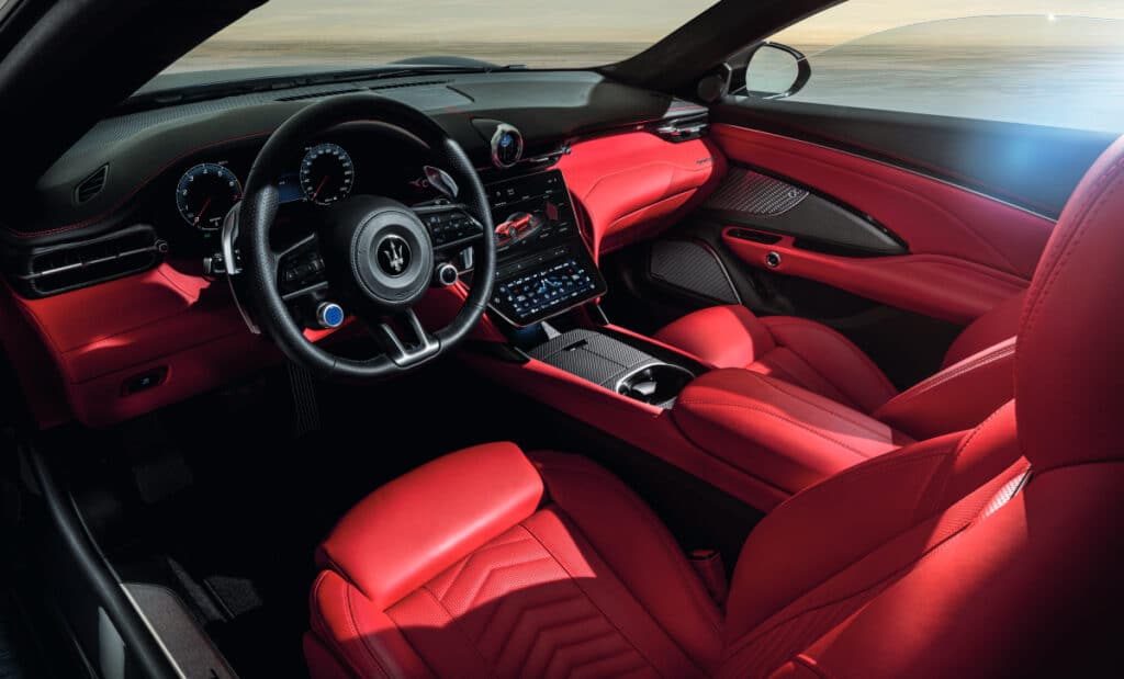 Interior del GrandCabrio descapotable de Maserati.