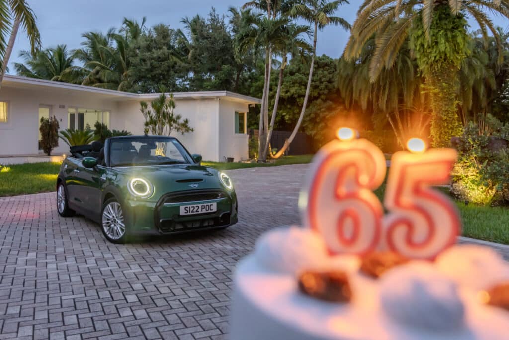 MINI celebra 65 años en lo más alto del mercado.