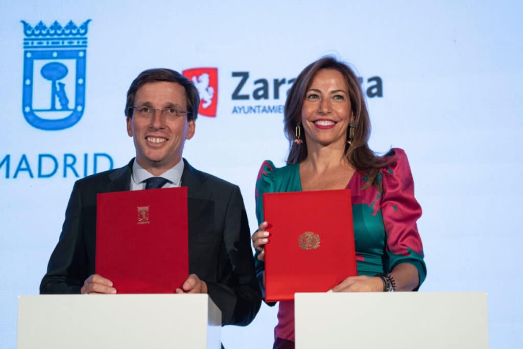 Los alcaldes de Zaragoza y Madrid, Natalia Chueca y José Luis Martínez Almeida.