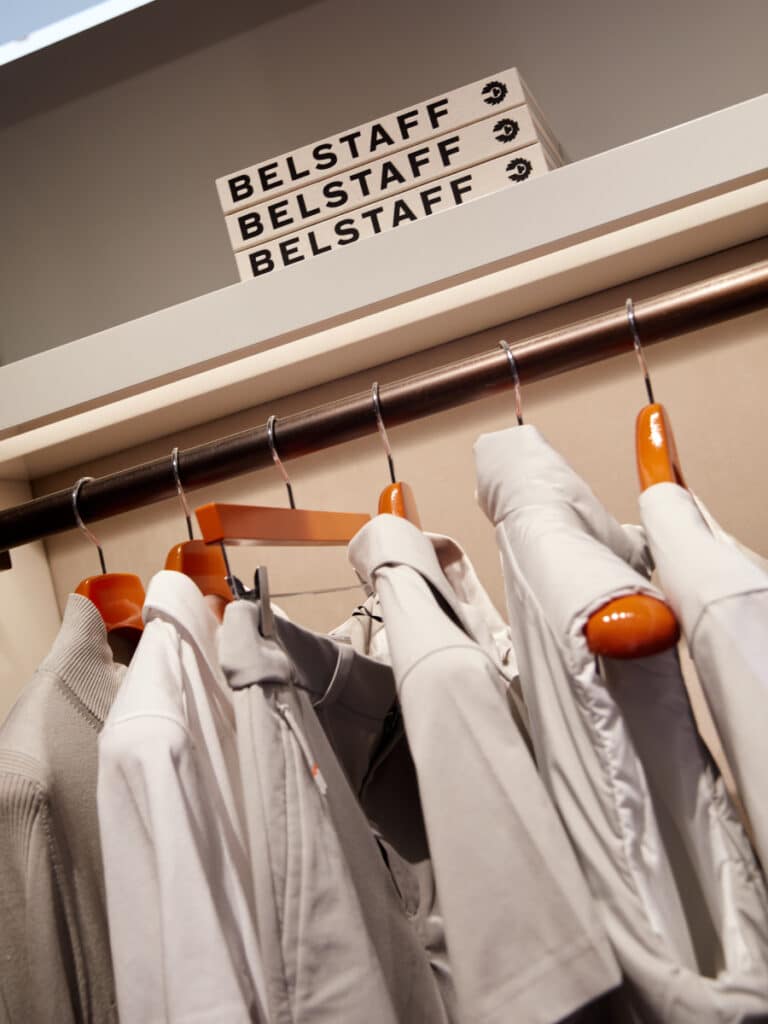 Boutique de Belstaff en Santa Eulalia, Barcelona. Colección Challenger.