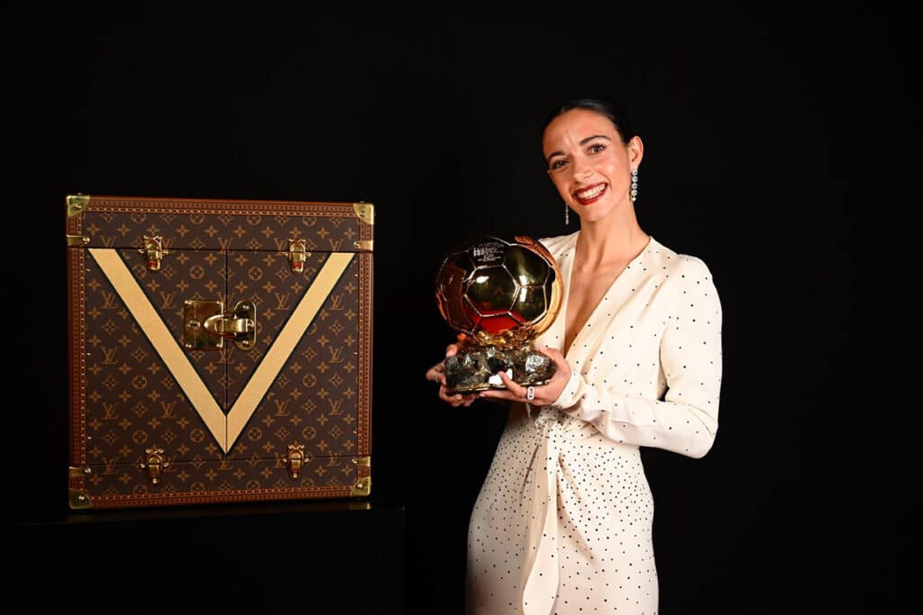 Aitana Bonmatí recibiendo su Balón de Oro 2024.