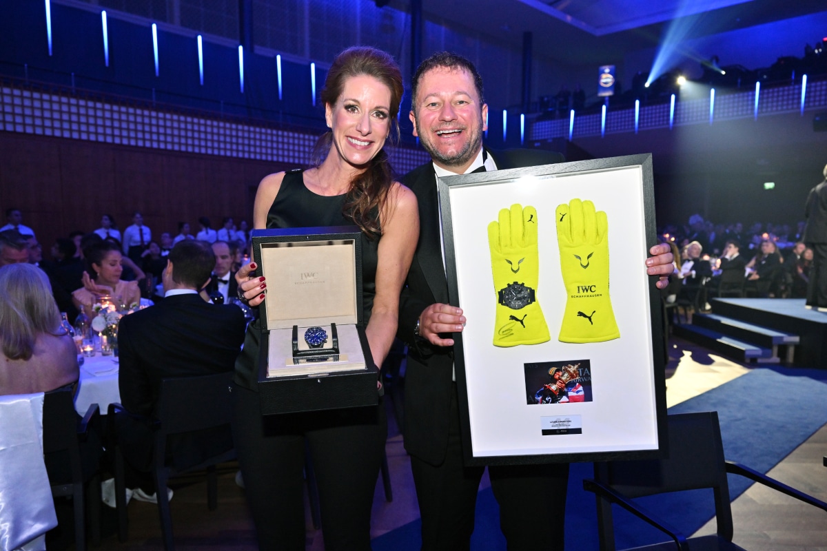 El embajador de Laureus, Dan Nicholl, y la directora de marketing de Schaffhausen, Franziska Gsell, en la gala benéfica de Laureus el 19 de octubre.