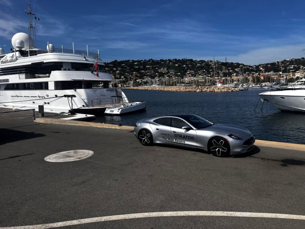 Karma Revero, producto de la alianza entre Karma Automotive y Stratos Yatchs.