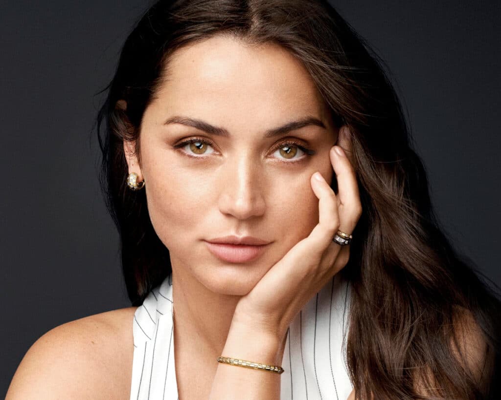 La actriz Ana de Armas es la imagen de Le Damier, la nueva colección de Alta Joyería de Louis Vuitton.