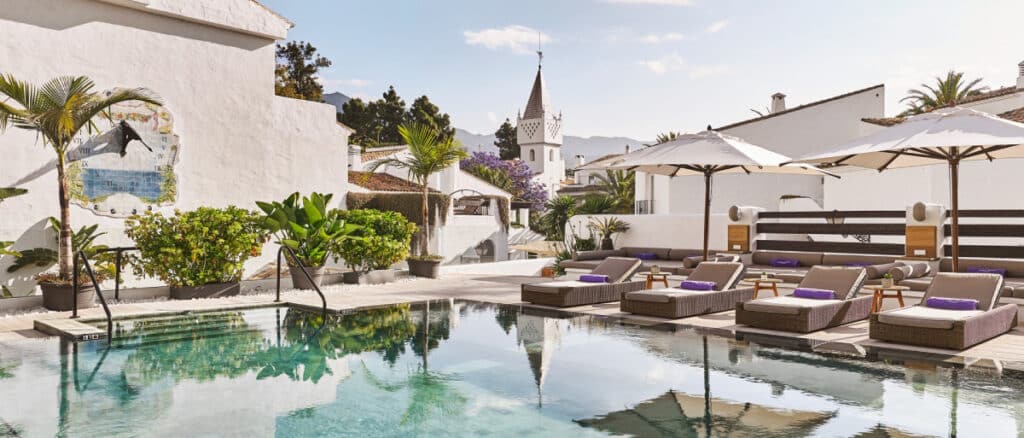 Piscina del hotel Nobu Marbella.