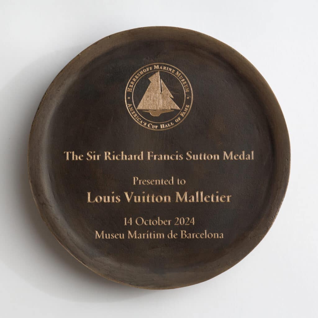 Reverso de la medalla Sir Richard Francis Sutton para Louis Vuitton.