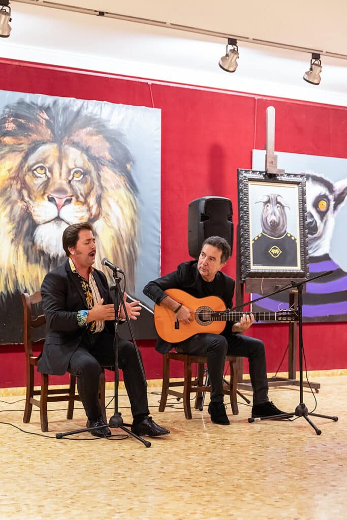 El cantaor Sebastián Cruz y el guitarrista Alfredo Lagos en la presentación de '959 by PALMERO’ para Consorcio de Jabugo SL