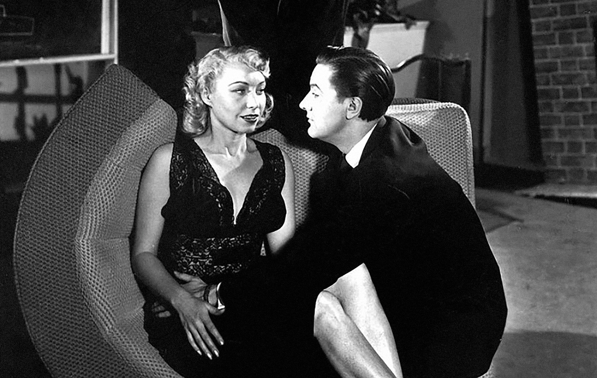 Fotograma de la película Glen o Glenda, dirigida y protagonizada por Ed Wood (en la imagen, a la derecha). El 10 de octubre se cumplen cien años de su nacimiento.