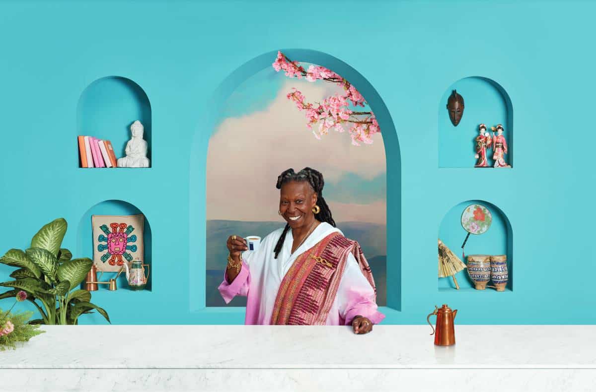 Whoopi Goldberg en el calendario Lavazza 2025.