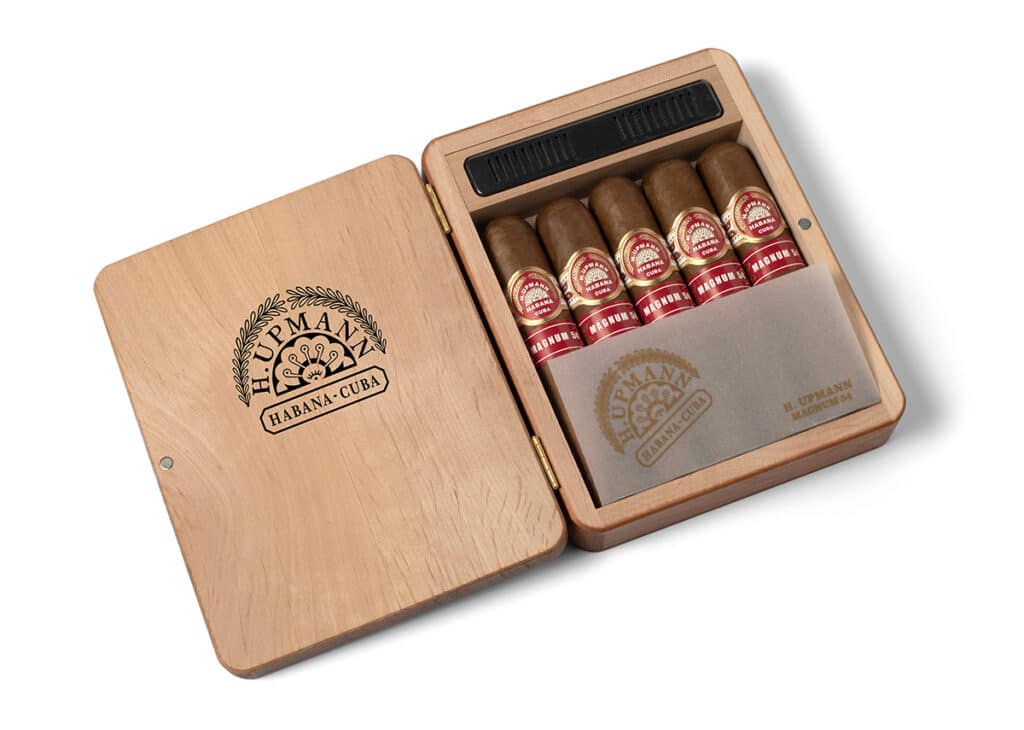 H. Upmann lanza un estuche humidor con cinco Magnum 54.