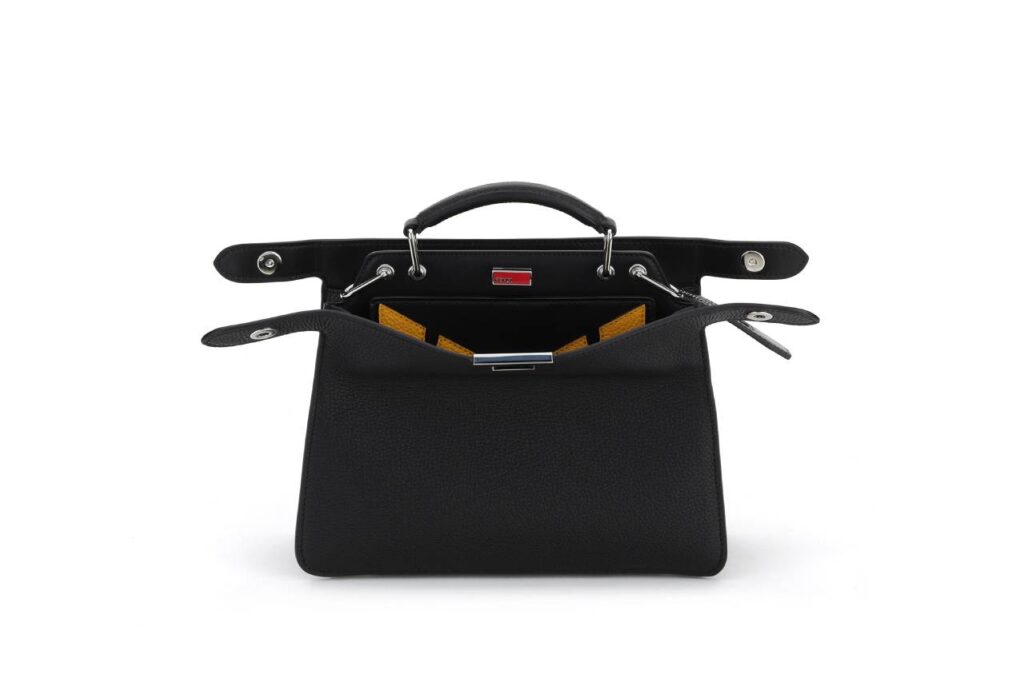 Pizzas, hotdogs y sushi en la divertida (y lujosa) colección de bolsos de Fendi 4 7VA530 AU4G F1RYY