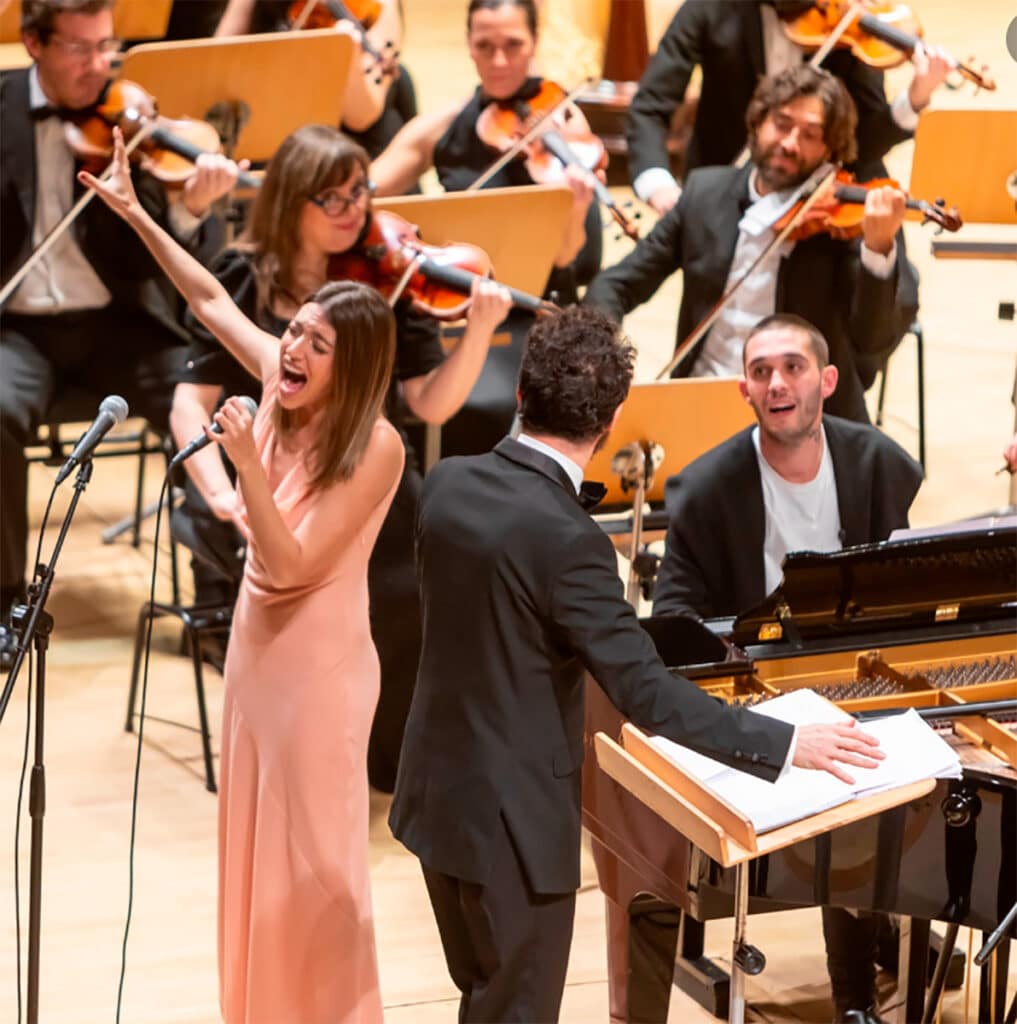 Ana Guerra y Víctor Elías en el concierto 'Por un Mundo Mejor' 2023.