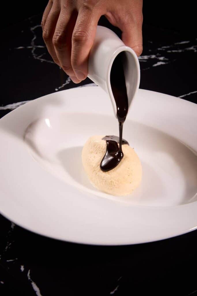 Parfait con sopa de chocolate templada de Qú by Mario Sandoval.