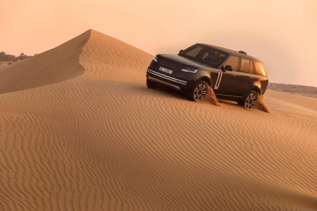Range Rover prueba su SUV eléctrico con el clima más implacable del mundo 3 RR BEV TD 28112024 02