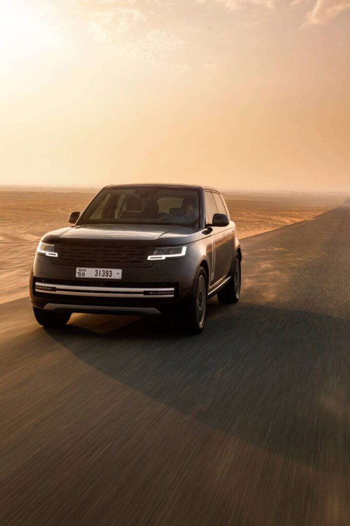 Range Rover prueba su SUV eléctrico con el clima más implacable del mundo 2 RR BEV TD 28112024 07
