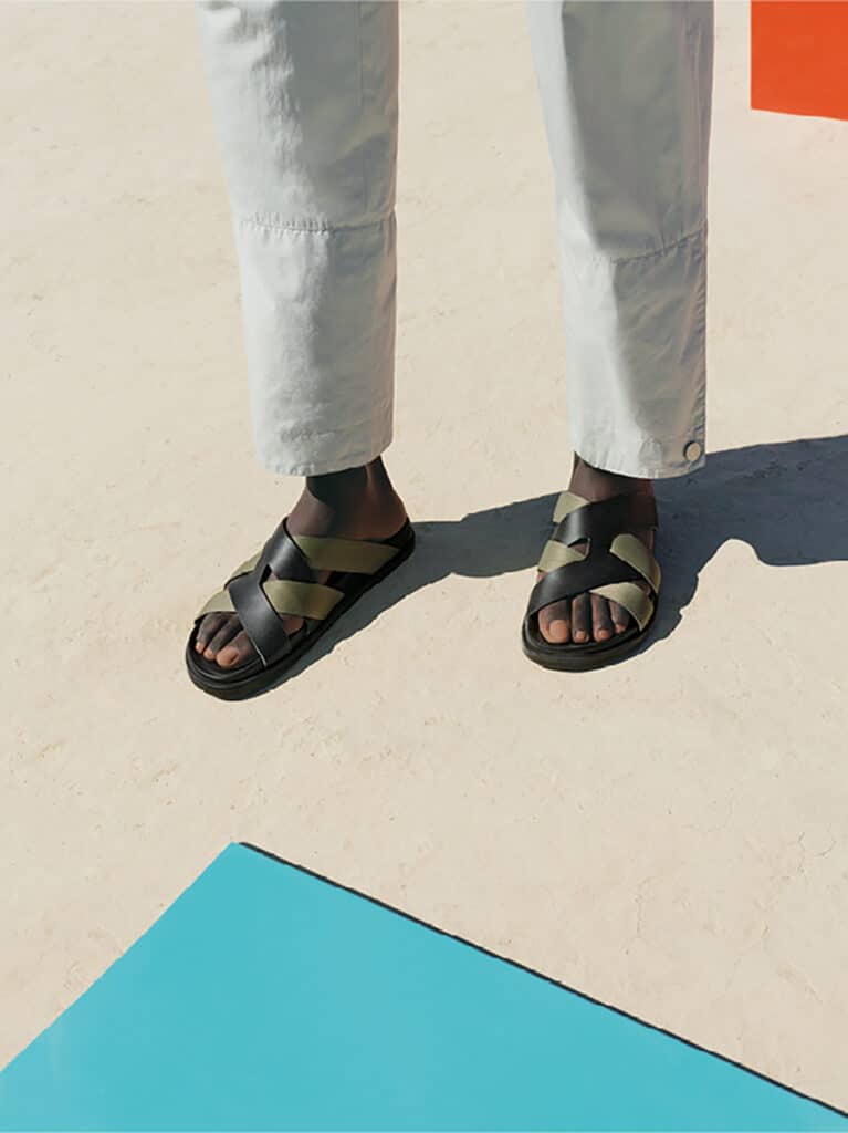 Sandalias de piel de becerro y correa para hombre. Hermès Primavera-Verano 2025.