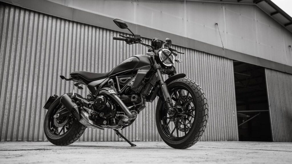 Scrambler Icon Dark MY25 pagina prodotto cover 1920x1080 02