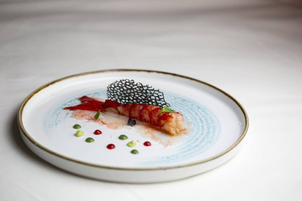 Carpaccio de gamba de Palamos y carabinero con salsa de mar y montaña del Hotel W Barcelona.