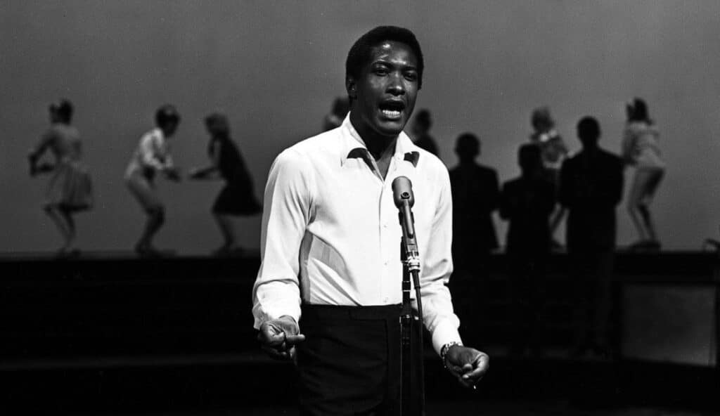 Sam Cooke en plena actuación.