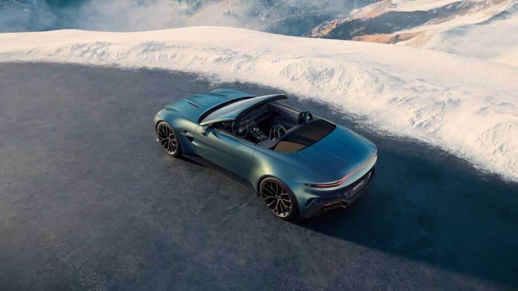 Aston Martin Vantage Roadster: el descapotable que pretende revolucionar la experiencia de conducción al aire libre 4 Aston Martin Vantage Roadster 8