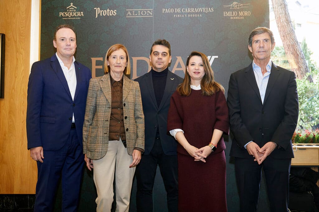 Día V 2025: Carlos Villar (Protos), Lucía Fernández (Tinto Pesquera), Pedro Ruiz (Pago de Carraovejas), Joana Ramírez (Alión) y Javier Moro (Emilio Moro).