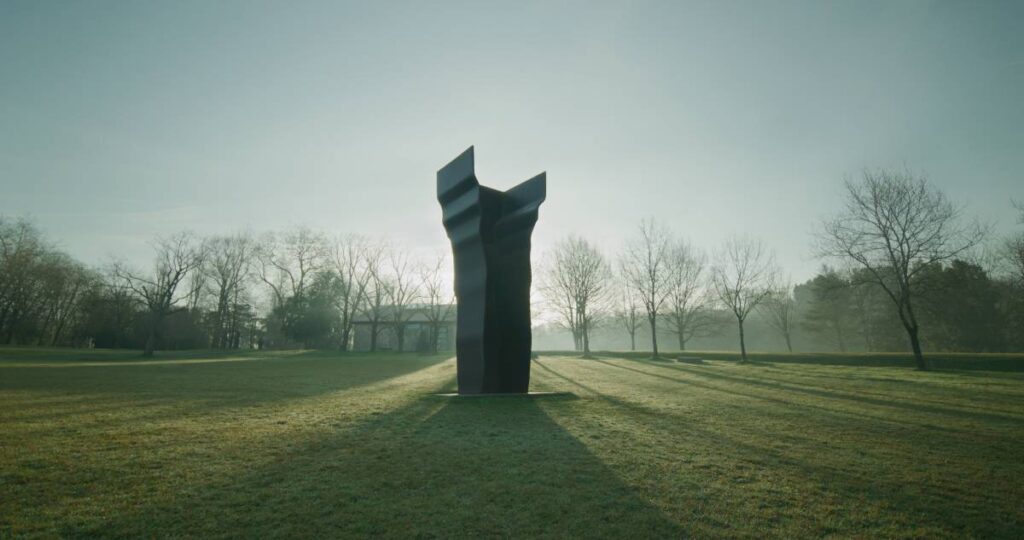 Buscando la luz, escultura de Chillida.