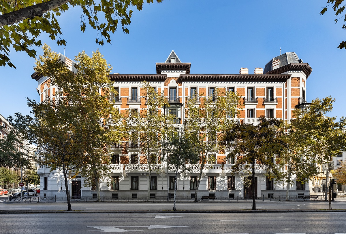 Fachada del edificio de la calle Sagasta 33, donde se celebrará Casa Decor 2025.