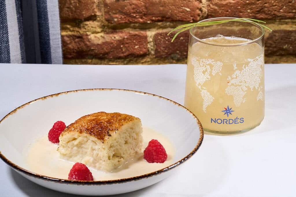 Fuera de carta por Nordés: la mejor gastronomía gallega regresa a Madrid 3 Torrija en brioche caramelizada de la segunda edición de Fuera de Carta por Nordés en el restaurante Asador Gonzaba de Madrid.