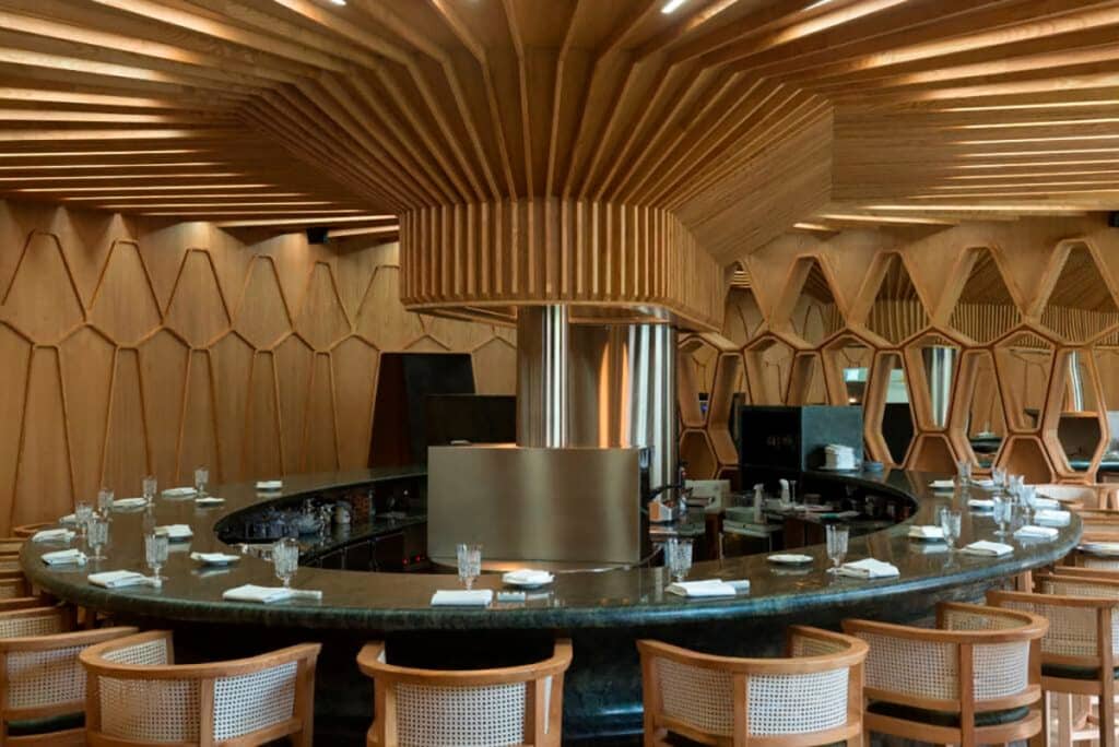 A’BARRA reinventa San Valentín con una propuesta gastronómica única 3 Interior del restaurante A'BARRA en Madrid.