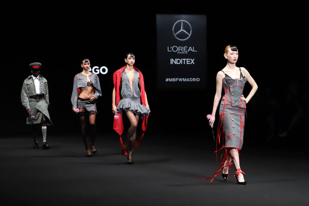 Desfile de Aleixandre Studio, ganador de la 25ª edición del premio Mercedes-Benz Fashion Talent.