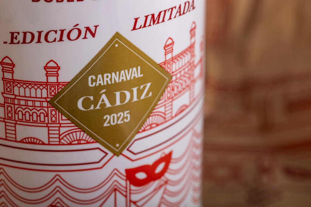 DYC rinde homenaje al Carnaval de Cádiz con su nueva edición limitada 3 Edición limitada de su DYC 5 en homenaje al Carnaval de Cádiz.