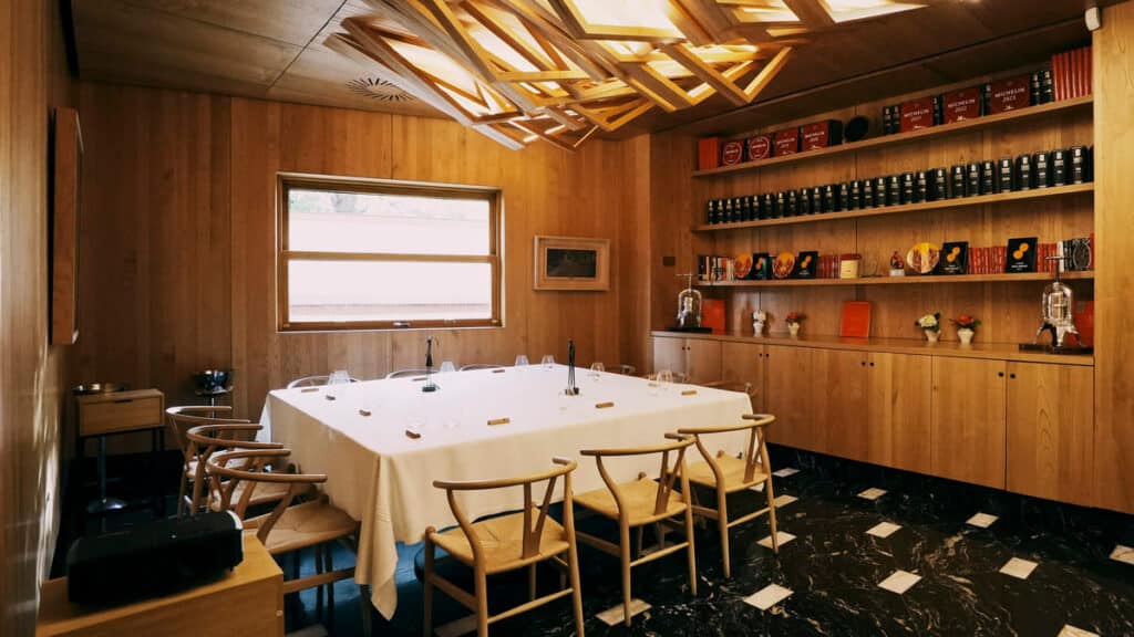 A’BARRA reinventa San Valentín con una propuesta gastronómica única 2 Interior del restaurante A'BARRA en Madrid.