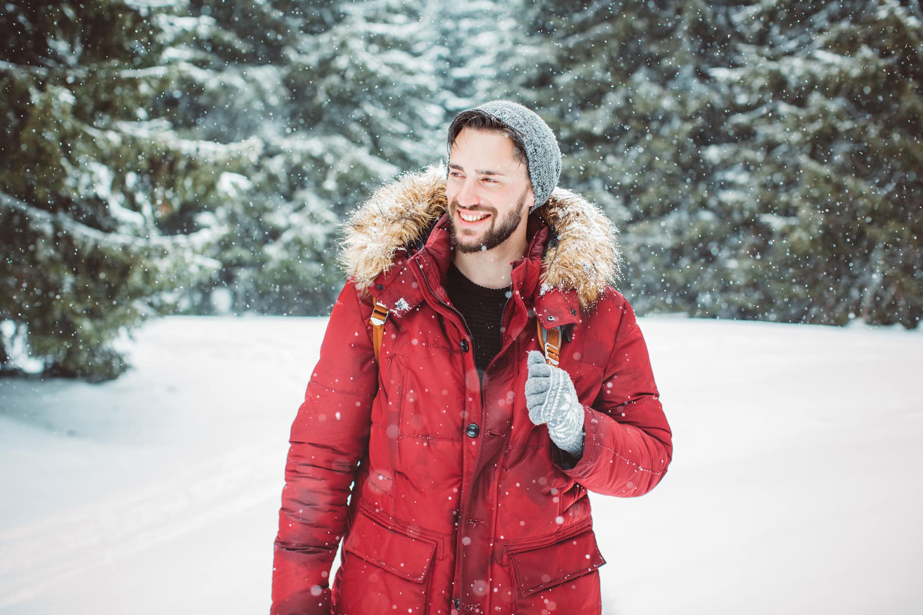 Una cosmética a la altura: cómo proteger la piel entre la nieve 1 Hombre en la nieve.
