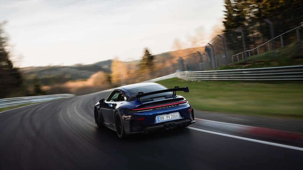 Nuevo Porsche 911 GT3: el coche manual de producción más rápido en Nürburgring 3 El Porsche 911 GT3 en el complicado circuito de Nürburgring Nordschleife.