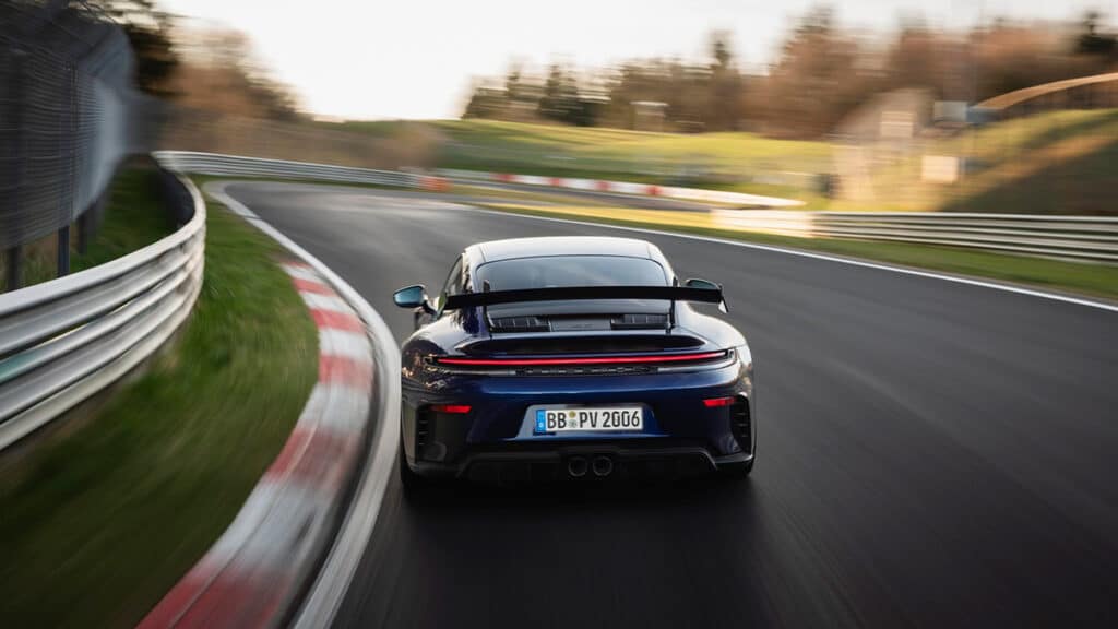 Nuevo Porsche 911 GT3: el coche manual de producción más rápido en Nürburgring 2 El Porsche 911 GT3 en el complicado circuito de Nürburgring Nordschleife.