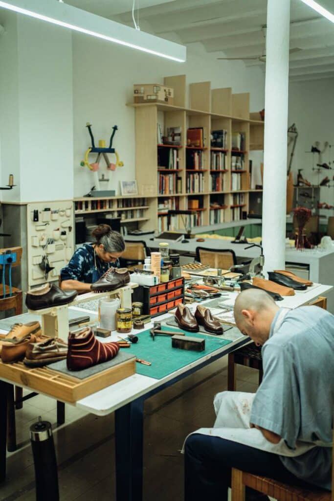 Arquitectura de pie: Aldanondo y Fdez reinventa el lujo en forma de zapato 2 Atelier Aldanondo y Fdez, situado en el barrio barcelonés del Raval.