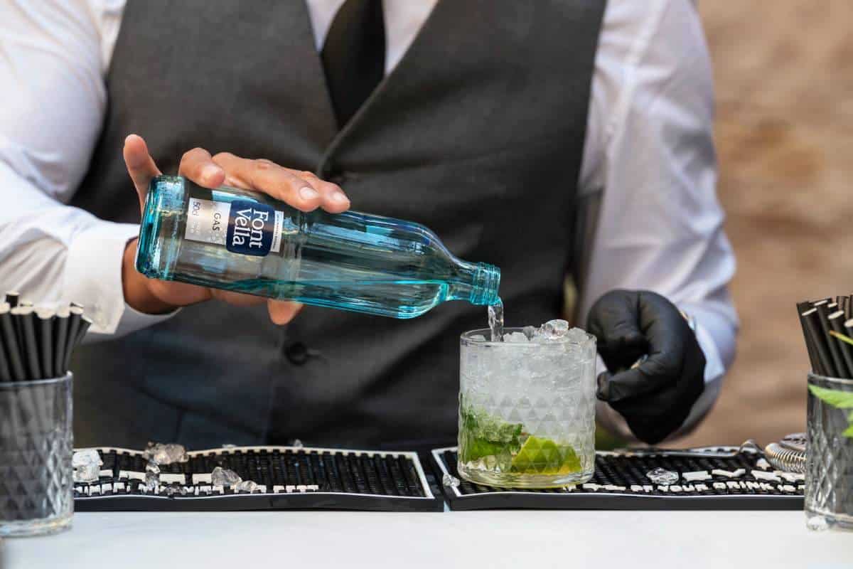 Font Vella celebra 150 años llenando las mesas de vida, estrena imagen y se une a la alta gastronomía 1 Font Vella celebra 150 años con un exclusivo evento en la Casa Rius de Barcelona.