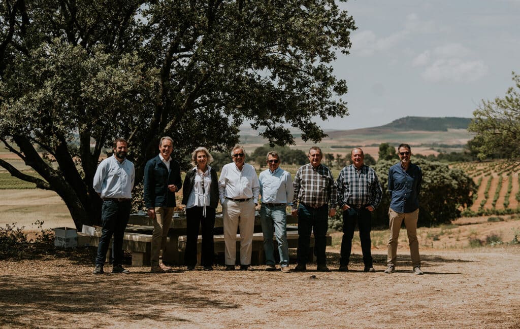 Foto de familia de Bodegas LA HORRA.
