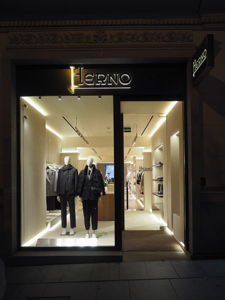 Hästens, Herno y Onitsuka Tiger: tres aperturas premium que marcan estilo en España 3 Tienda de Herno en Madrid.
