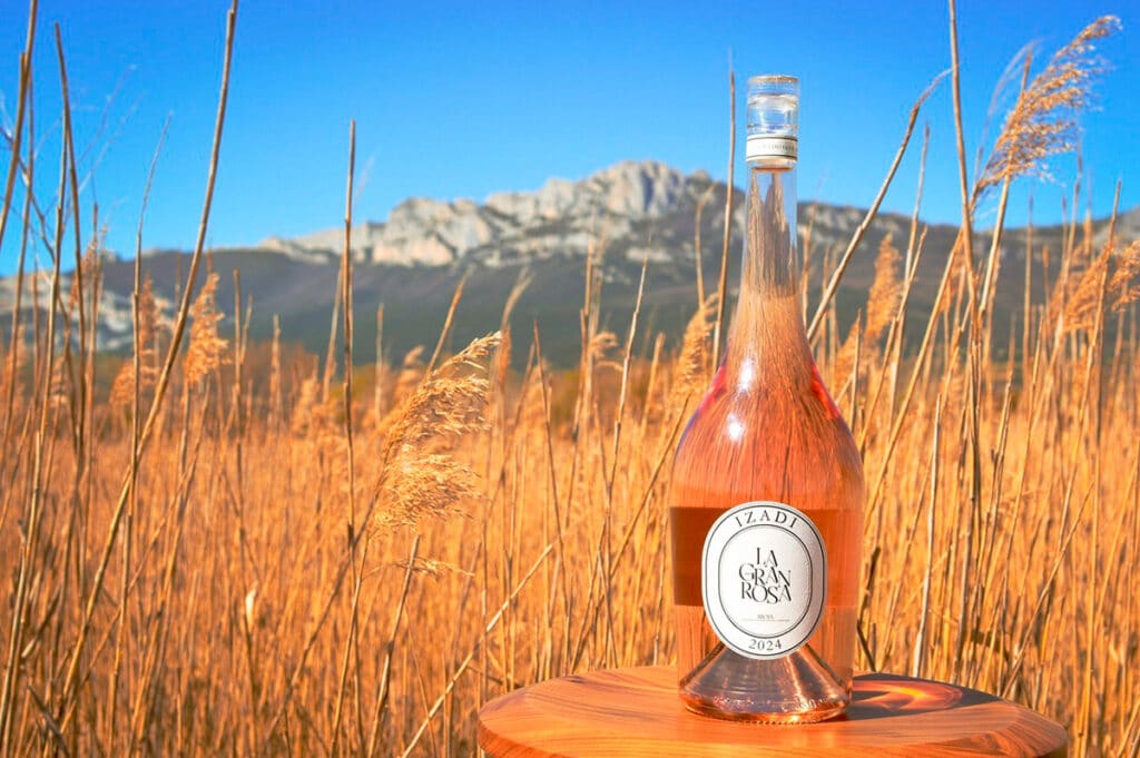 Brindis con nombre de mujer: celebra el Día de la Madre con vinos únicos 4 La Gran Rosa 2024 de Bodegas Izadi.